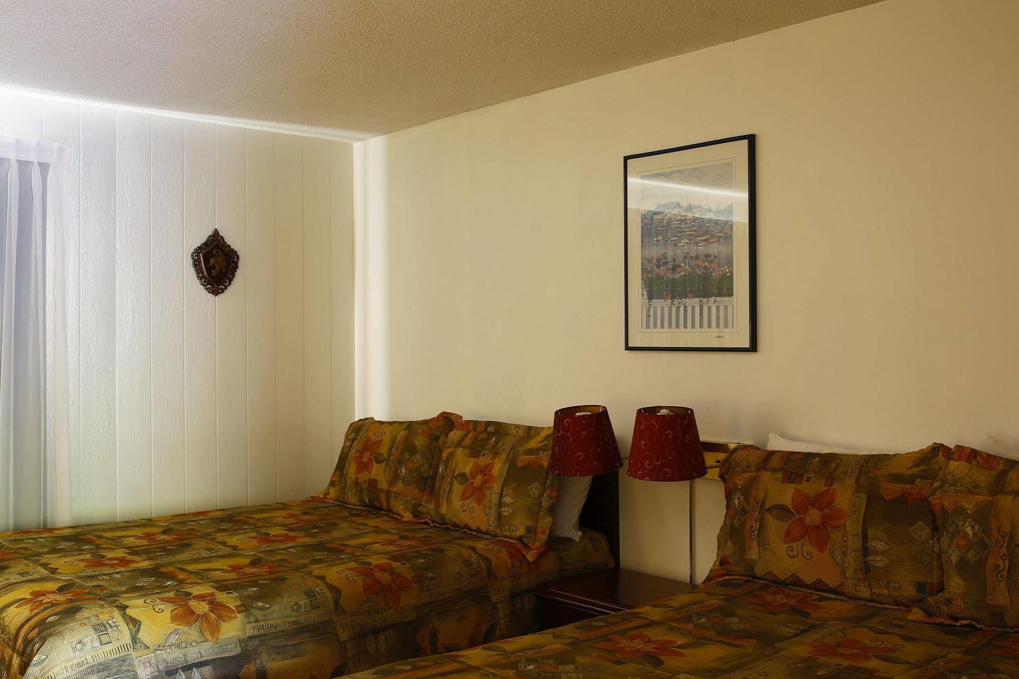 Monashee Motel Sicamous Esterno foto